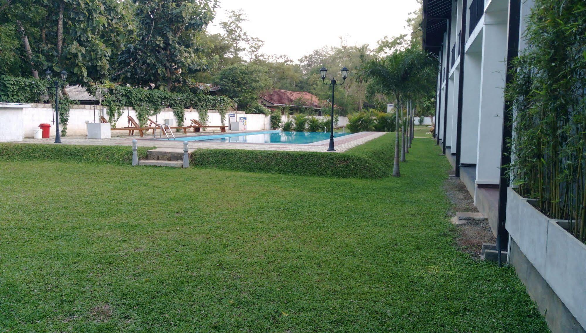 Samwill Holiday Resort Kataragama Buitenkant foto